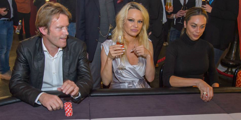 Celebs With A Soft Spot For Gambling - Pamela Anderson